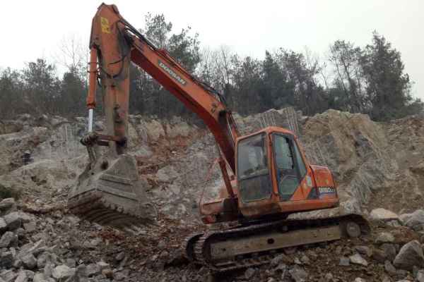 湖北出售转让二手9000小时2011年斗山DH150挖掘机