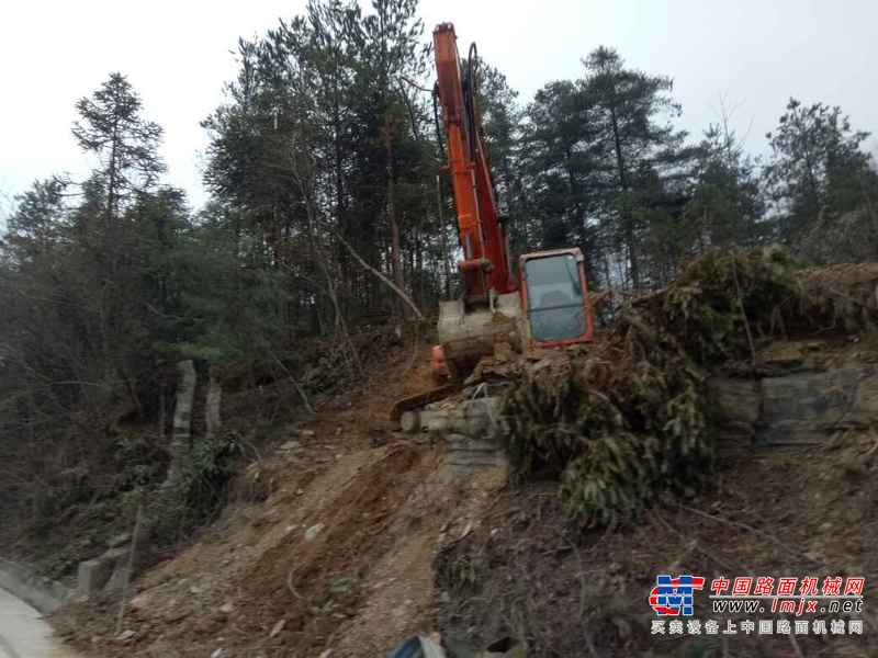 湖北出售转让二手9000小时2010年斗山DH150挖掘机