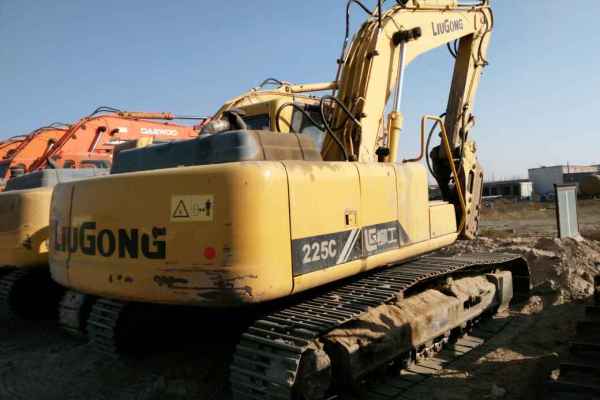 内蒙古出售转让二手9400小时2010年柳工CLG225C挖掘机