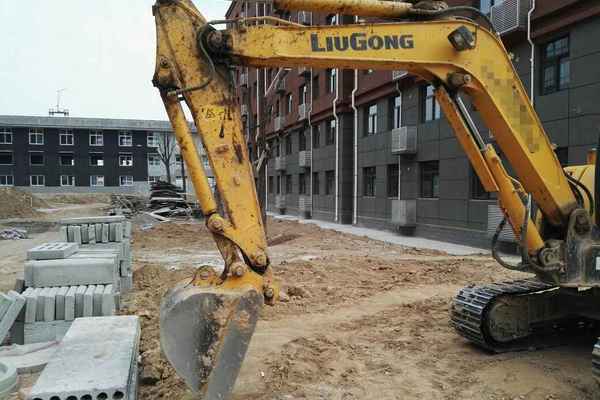 陕西出售转让二手1500小时2015年柳工CLG906D挖掘机