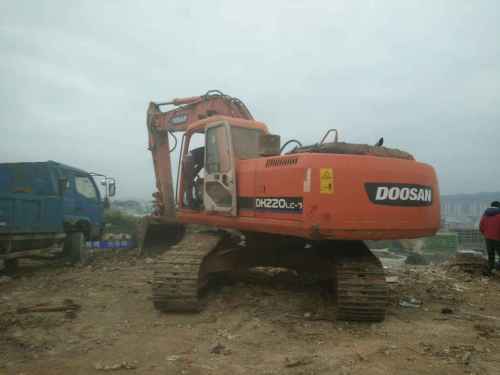 云南出售转让二手12000小时2008年斗山DH225LC挖掘机
