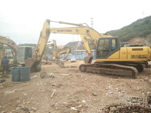 云南出售转让二手10000小时2011年住友SH240挖掘机