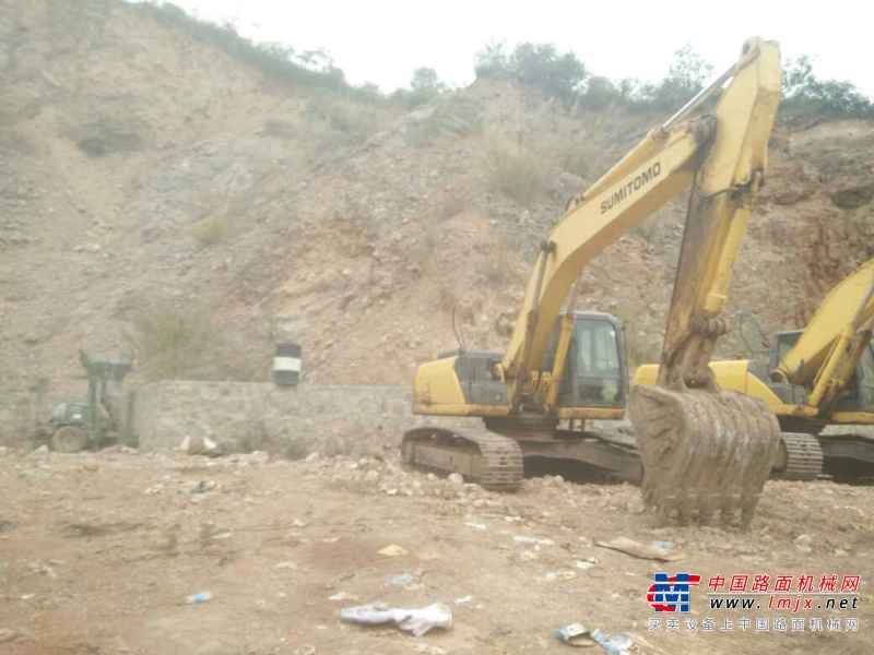 云南出售转让二手10000小时2011年住友SH240挖掘机