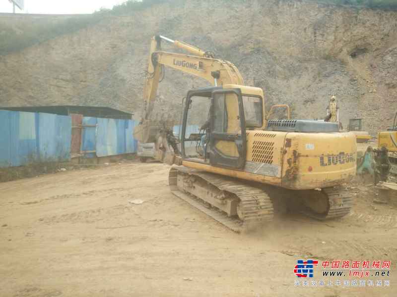 云南出售转让二手8000小时2011年柳工CLG915C挖掘机