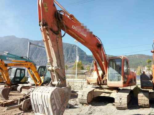 云南出售转让二手8000小时2009年斗山DH215挖掘机