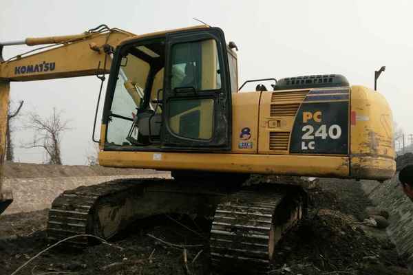 陕西出售转让二手6400小时2009年小松PC220挖掘机