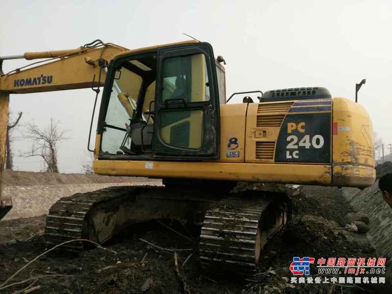 陕西出售转让二手6400小时2009年小松PC220挖掘机