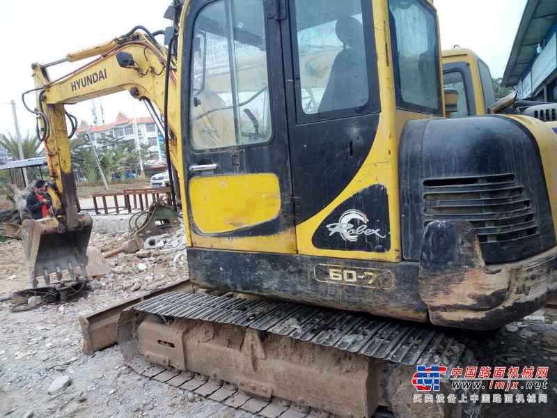云南出售转让二手5688小时2011年现代R60挖掘机