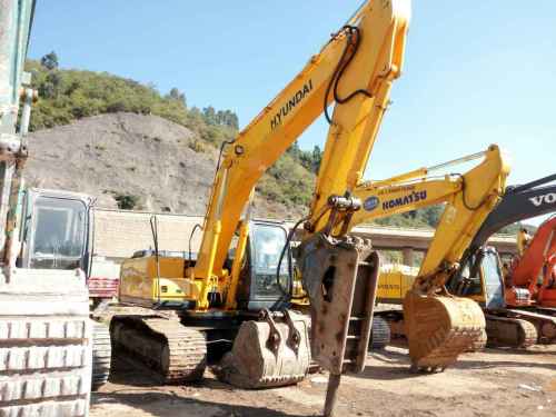云南出售转让二手8000小时2009年现代R225LC挖掘机