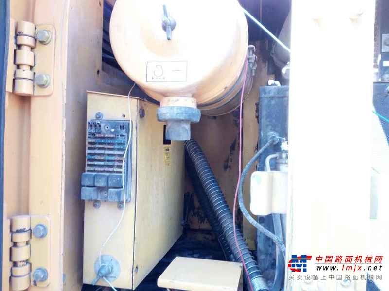 云南出售转让二手8000小时2009年现代R225LC挖掘机
