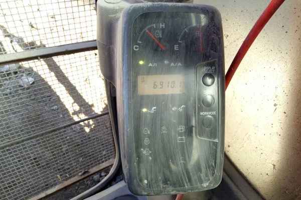 云南出售转让二手6910小时2011年日立ZX240挖掘机