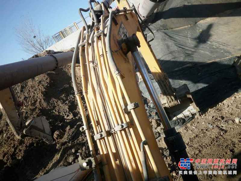 山西出售转让二手6800小时2011年JCBJS220LC挖掘机