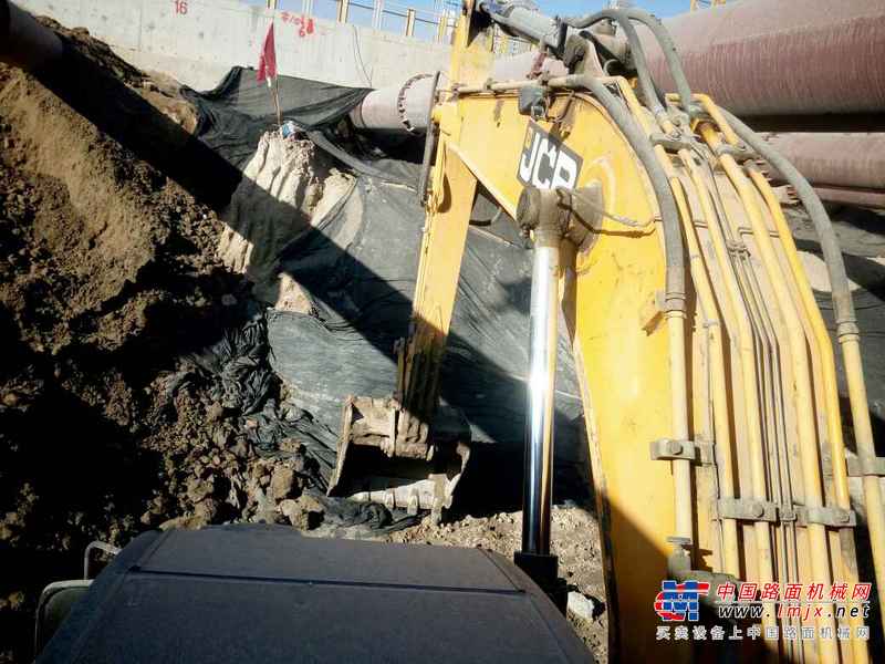 山西出售转让二手6800小时2011年JCBJS220LC挖掘机