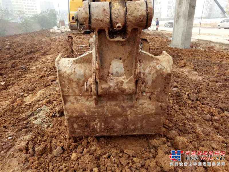 江西出售转让二手7500小时2011年现代R215挖掘机