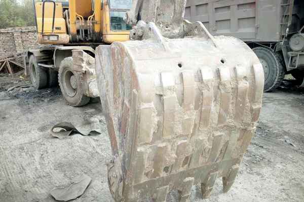 山西出售转让二手6000小时2008年现代轮挖R210W挖掘机