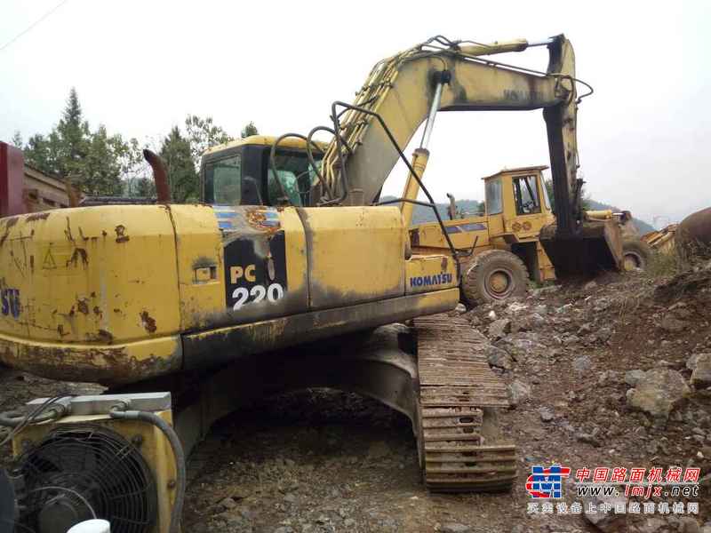贵州出售转让二手12600小时2006年小松PC220LC挖掘机