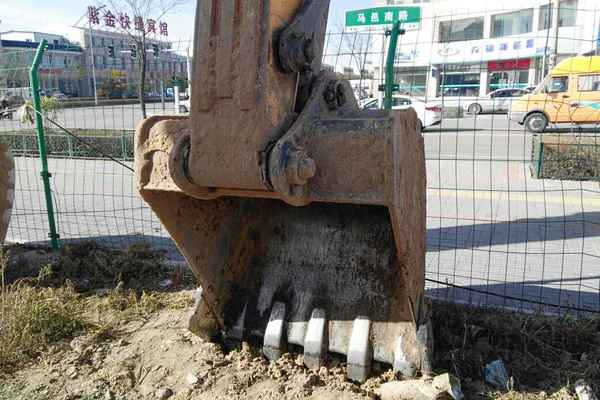 山西出售转让二手5000小时2010年现代轮挖R210W挖掘机