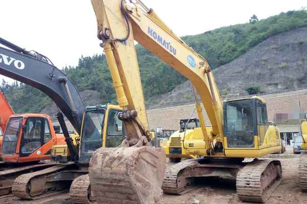 云南出售转让二手9600小时2008年小松PC220挖掘机