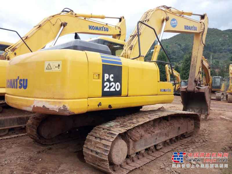 云南出售转让二手9600小时2008年小松PC220挖掘机
