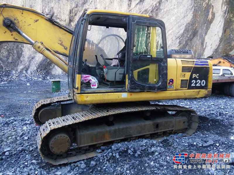 陕西出售转让二手6000小时2011年小松PC220挖掘机