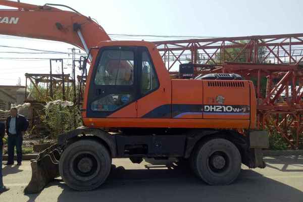 山西出售转让二手9000小时2008年斗山轮挖DX210W挖掘机