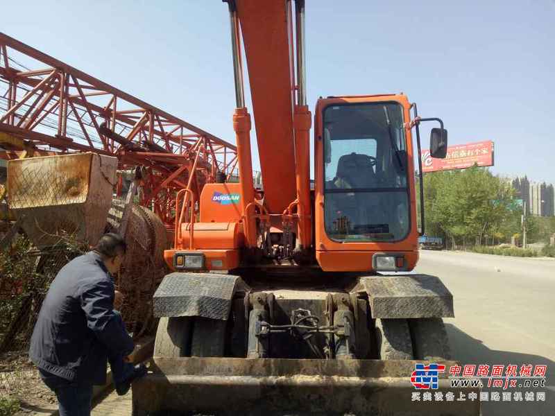 山西出售转让二手9000小时2008年斗山轮挖DX210W挖掘机