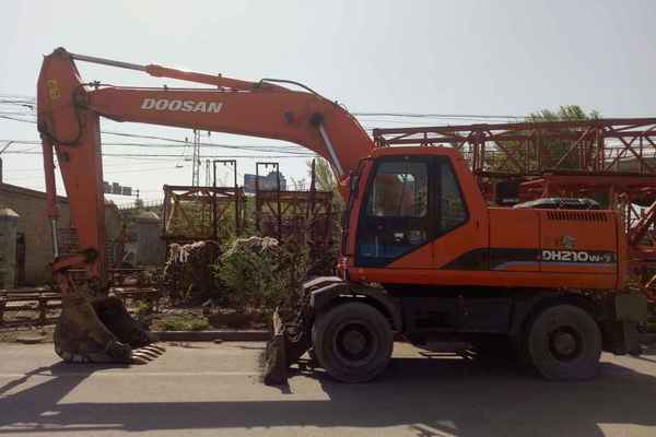 山西出售转让二手9000小时2008年斗山轮挖DX210W挖掘机