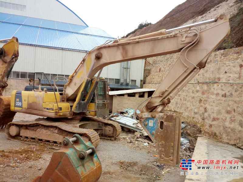 云南出售转让二手12000小时2009年小松PC220挖掘机