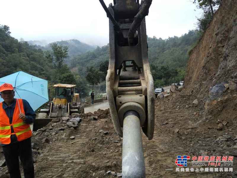 陕西出售转让二手8632小时2010年柳工225C挖掘机