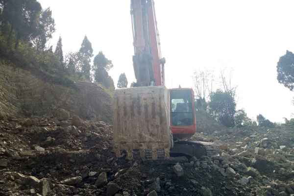 贵州出售转让二手5685小时2011年斗山DH215挖掘机