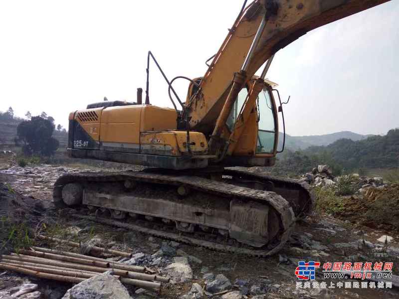 贵州出售转让二手6300小时2010年现代R225LC挖掘机