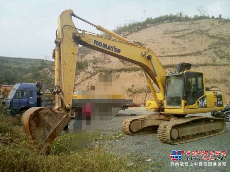 陕西出售转让二手4000小时2011年小松HB215LC挖掘机