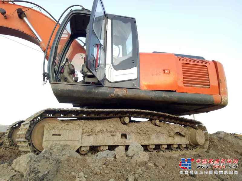 云南出售转让二手8486小时2010年日立ZX240挖掘机
