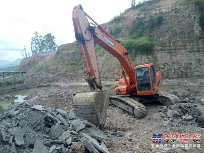 云南出售转让二手7899小时2010年斗山DH220LC挖掘机