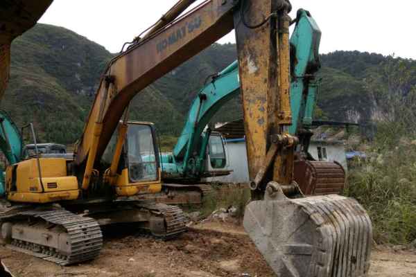 贵州出售转让二手12549小时2008年小松PC200挖掘机
