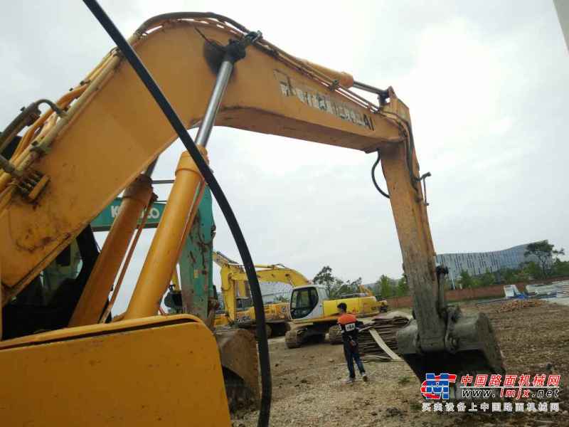 云南出售转让二手6500小时2012年现代R215挖掘机