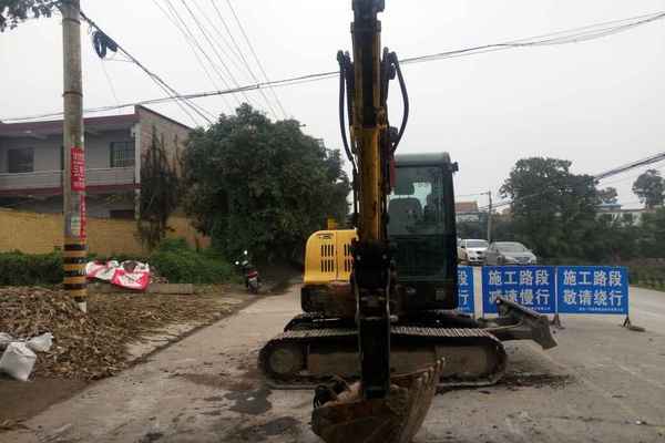 陕西出售转让二手6700小时2011年现代R60挖掘机