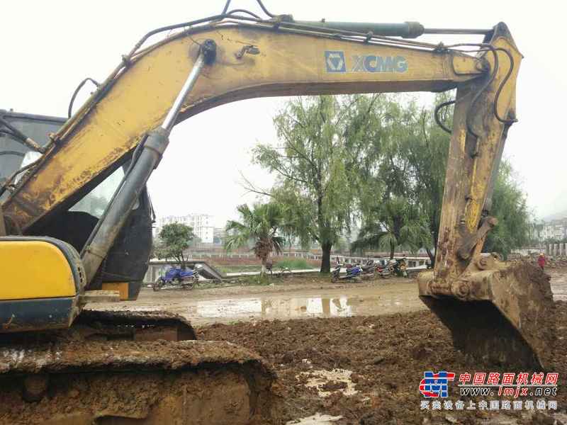 云南出售转让二手6500小时2010年徐工XE210挖掘机