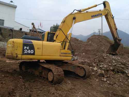 陕西出售转让二手7631小时2010年小松PC220挖掘机