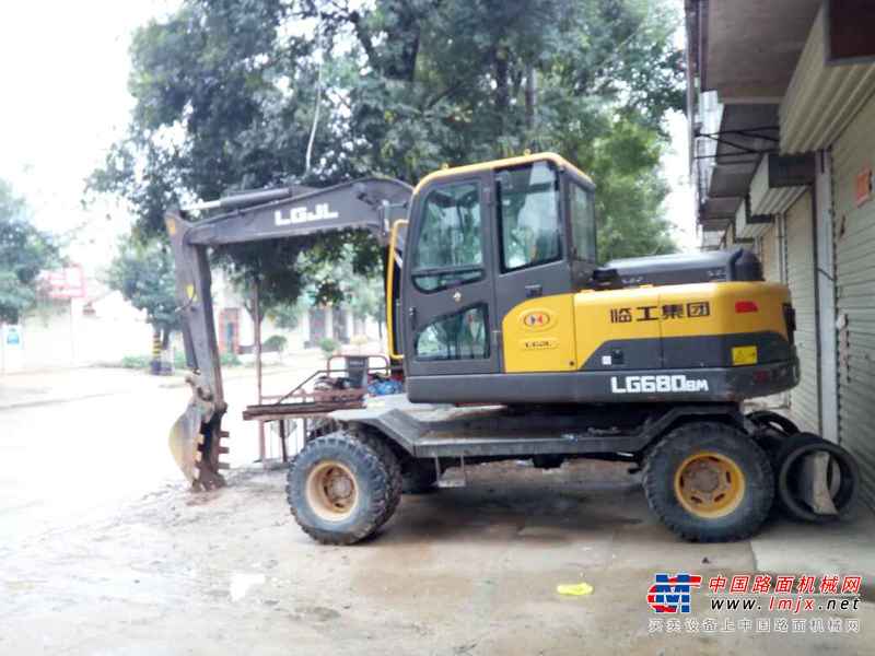 陕西出售转让二手500小时2015年临工金利轮挖LG680BM挖掘机