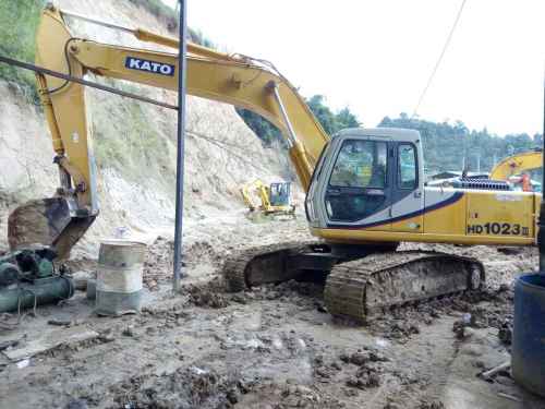 云南出售转让二手9000小时2008年加藤HD1023III挖掘机