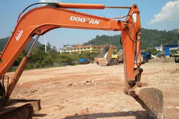 云南出售转让二手10000小时2006年斗山DH55挖掘机
