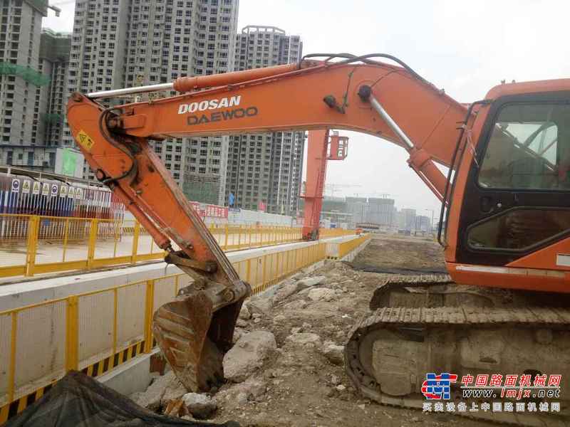 山西出售转让二手12000小时2006年斗山DH220LC挖掘机