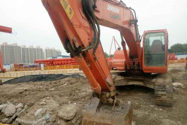 山西出售转让二手12000小时2006年斗山DH220LC挖掘机