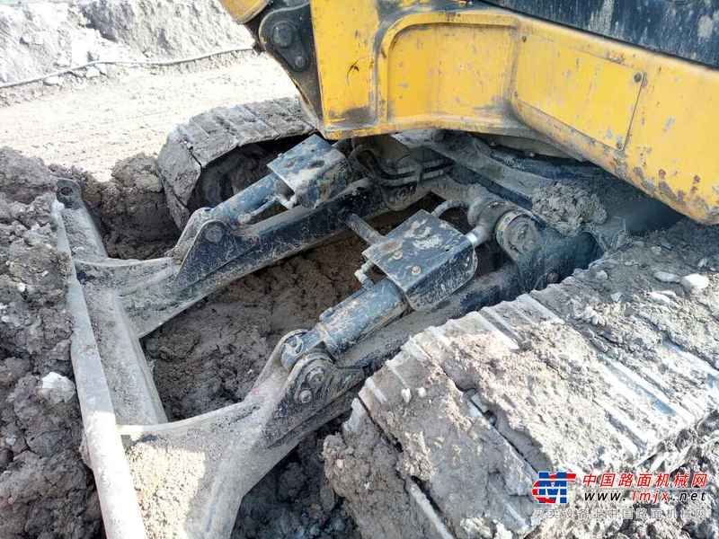 山西出售转让二手8000小时2010年龙工LG6060挖掘机