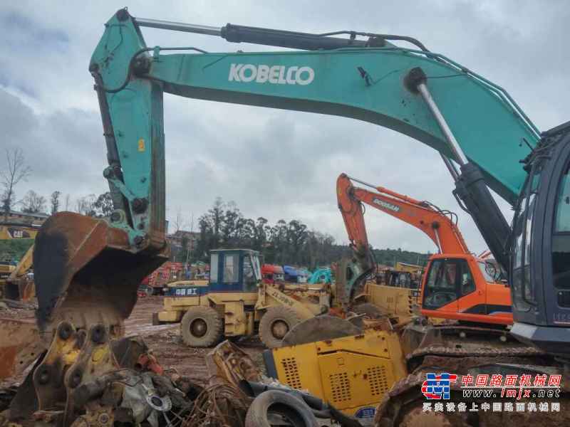 云南出售转让二手8000小时2012年神钢SK380D挖掘机