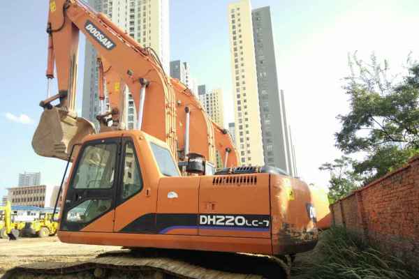 云南出售转让二手5868小时2009年斗山DH220挖掘机