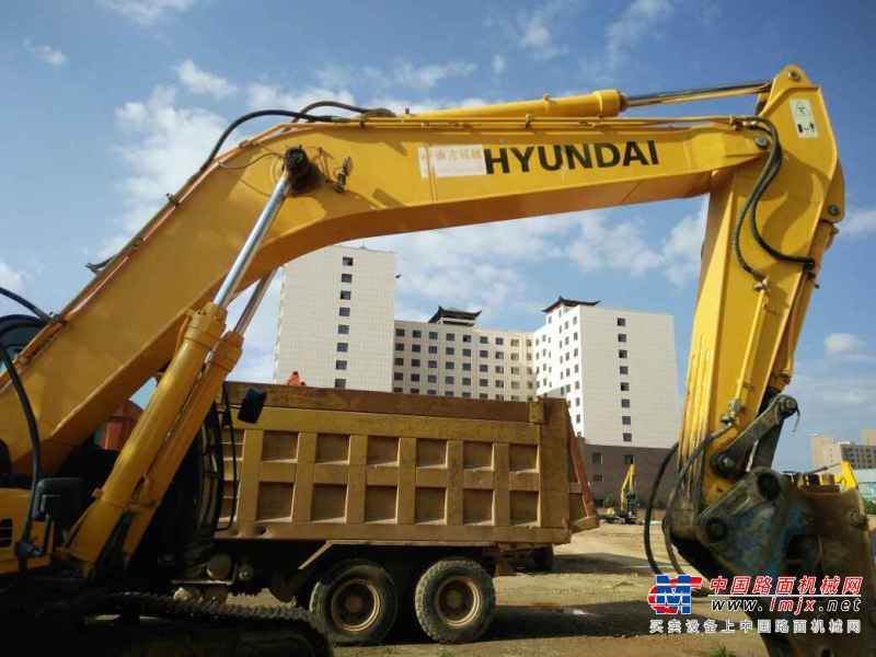 云南出售转让二手8600小时2010年现代R265LC挖掘机