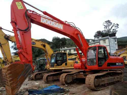 云南出售转让二手8000小时2005年大宇DH300LC挖掘机