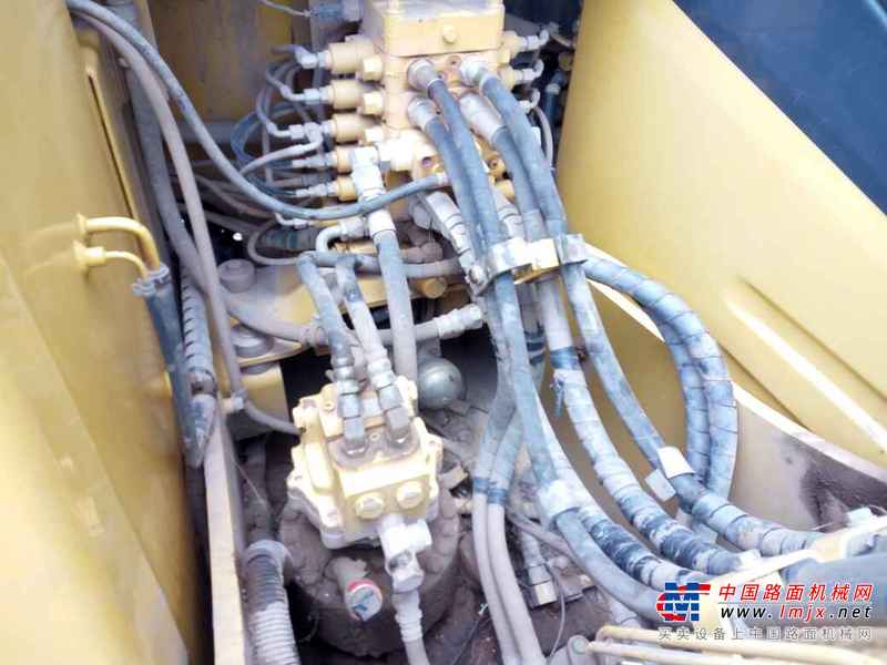 云南出售转让二手7586小时2011年小松PC130挖掘机